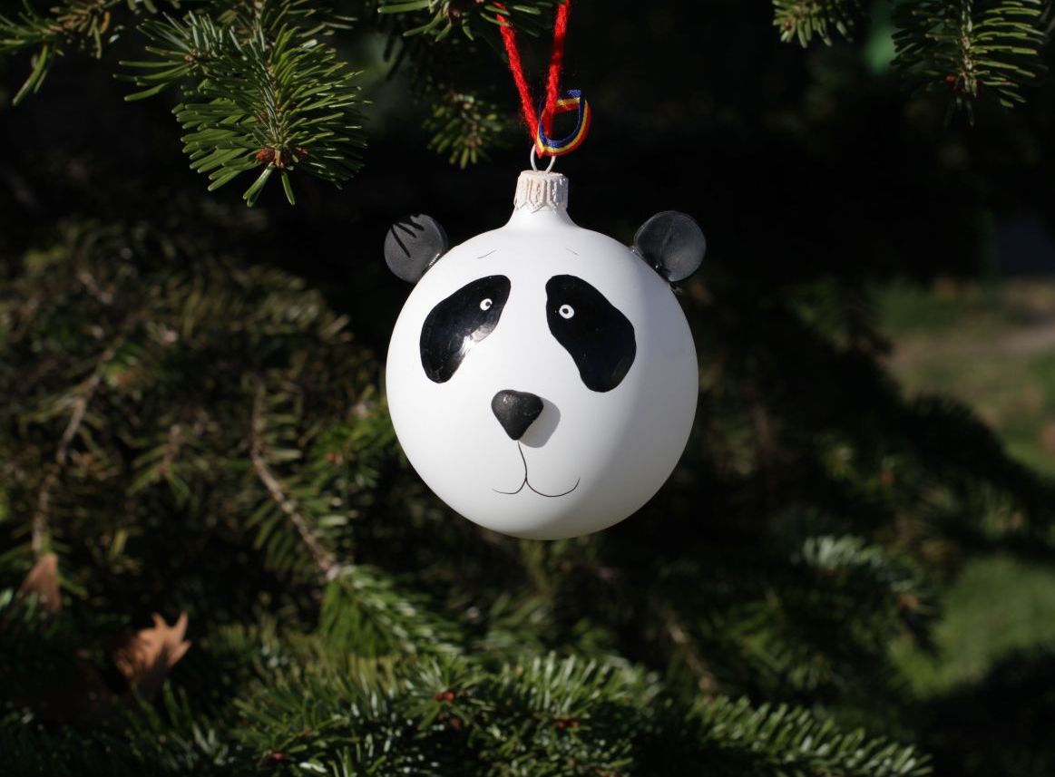 glob brad urs panda - Tracolla Handmade - martisoare, cutii postale personalizate, cani, bijuterii, globuri brad glob brad urs panda, model handmade, pictat manual, ornamen pentru brad