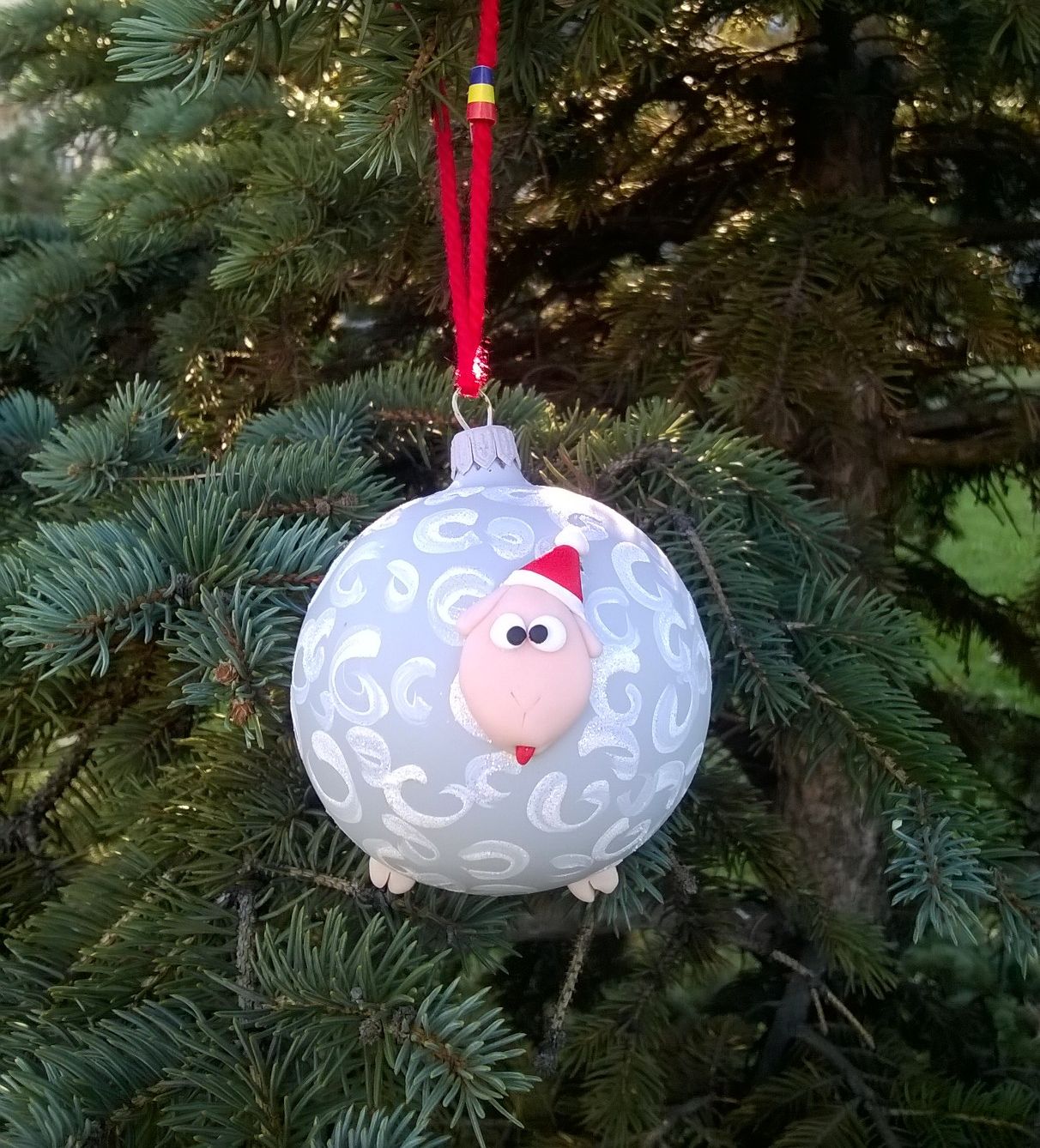 globuri cu oite - Tracolla Handmade - martisoare, cutii postale personalizate, cani, bijuterii, globuri brad