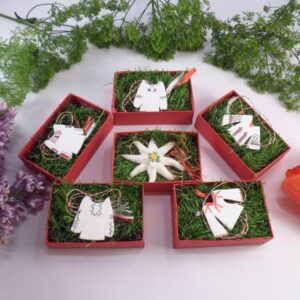 Martisoare de traditie - Tracolla Handmade - martisoare, cutii postale personalizate, cani, bijuterii, globuri brad