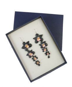 Alternative view of Cercei eleganti ciorchini de orhidee